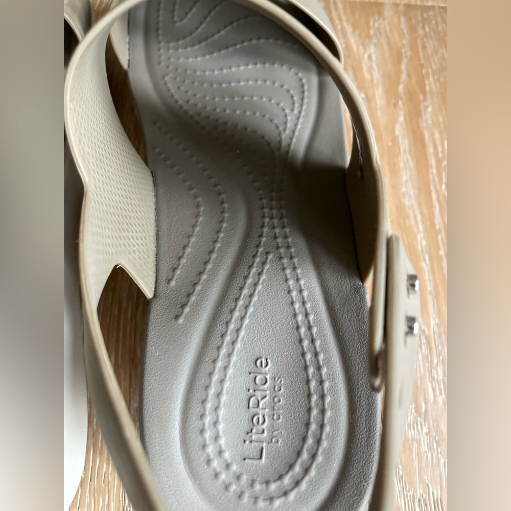 CROCS Brooklyn Wedge Platform Sandals Womens 9 Khaki/Bone Sling Back - Picture 6 of 9